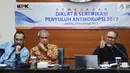 Mantan pimpinan KPK, Bambang Widjojanto (kanan) menyampaikan pandangan kepada peserta Diklat & Sertfikasi Penyuluh Antikorupsi di Gedung KPK, Jakarta, Senin (27/11). Acara diikuti dari berbagai instansi. (Liputan6.com/Helmi Fithriansyah)
