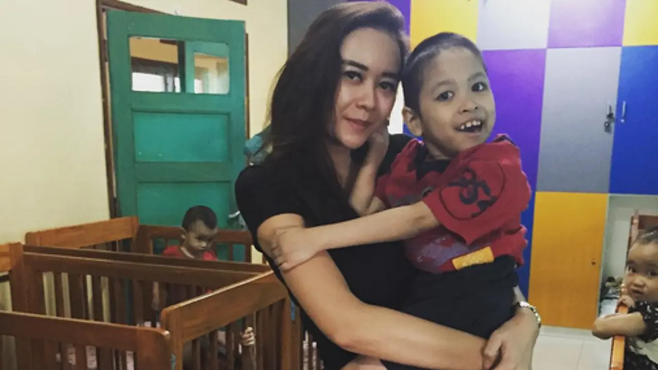 [Bintang] Aura Kasih