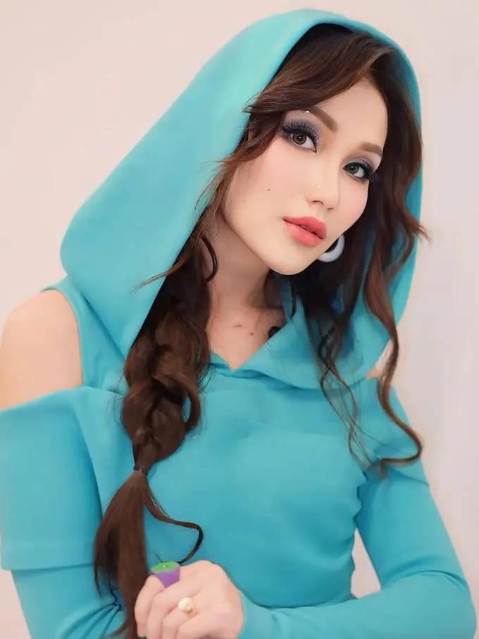 Tampilan Terbaru Ayu Ting Ting saat Manggung Pasca Tidak Menjadi Menikah