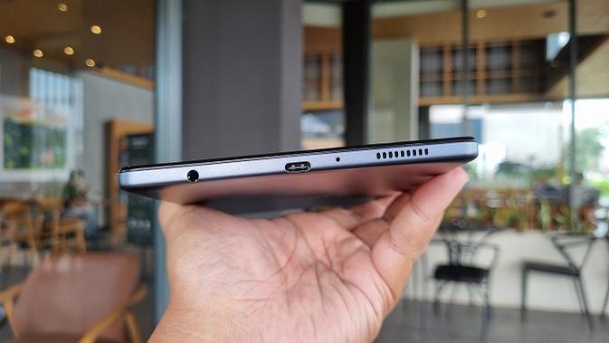 <p>Tampilan Samsung Galaxy Tab A7 Lite yang baru saja diperkenalkan di pasar Indonesia. (Liputan6.com/Agustinus M. Damar)</p>