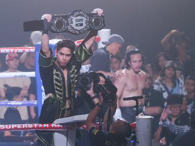 Pertarungan tinju Superstar Knockout Vol. 3 berakhir dengan kemenangan El Rumi atas Jeffri Nichol. (Bola.com/M Iqbal Ichsan)