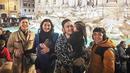 Ruben Onsu dan Sarwendah pun beberapa kali mengunggah foto saat tengah mengunjungi tempat-tempat bersejarah di Italia. Kabahagiaan juga terlihat dari raut wajah setiap anggota keluarga. (Liputan6.com/IG/@ruben_onsu)