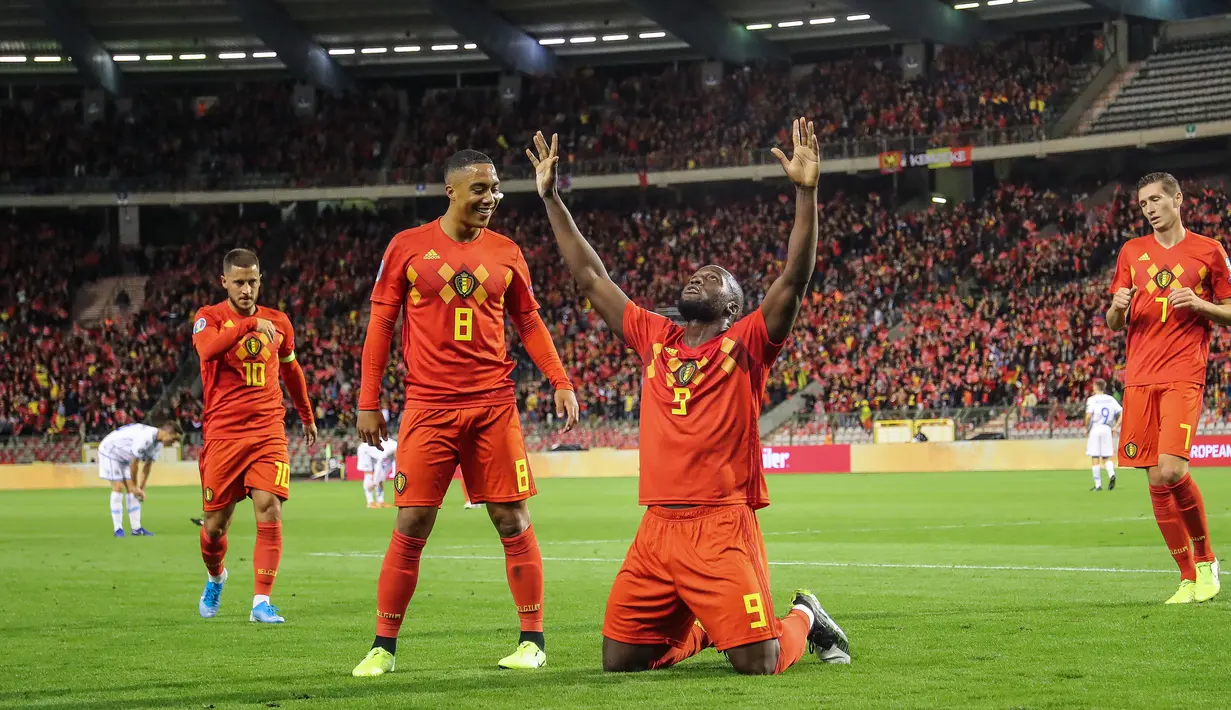Penyerang Belgia, Romelu Lukaku berselebrasi usai mencetak gol ke gawang San Marino pada pertandingan Grup I Kualifikasi Piala Eropa 2020 di Stade Roi Baudouin, Brussels (10/10/2019). Belgia menang telak 9-0 atas San Marino. (AFP Photo/Bruno Fahy)