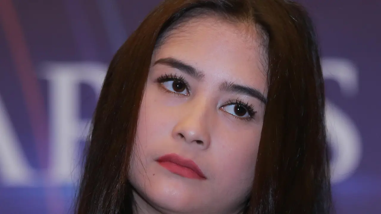 Prilly Latuconsina 