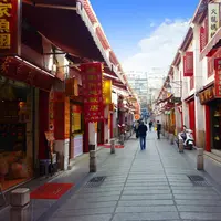 Rua da Felicidade, Macau. (zntfdr.deviantart.com)