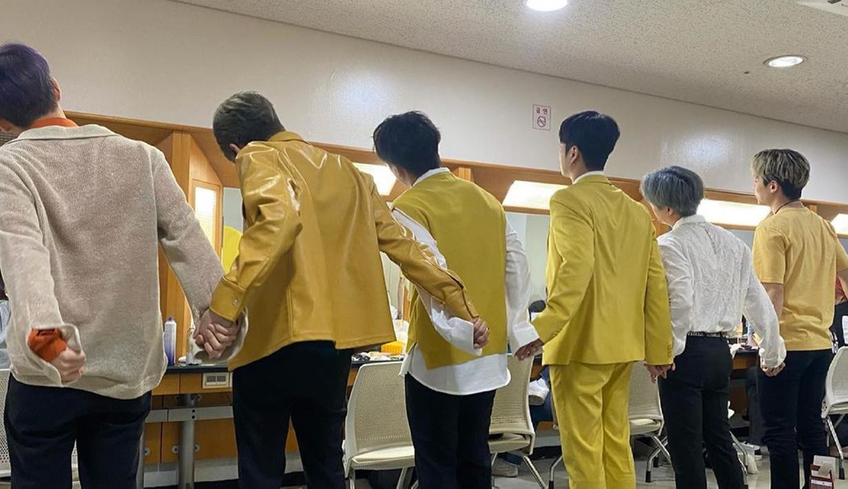 Alasan keenam member meninggalkan agensi karena kontrak eksklusif mereka dengan YG telah berakhir. Ini merupakan pertama kalinya, dalam 7 tahun sejak debut mereka akan meninggalkan YG. Kabar ini pun sudah dikonfirmasi oleh YG bahwa benar iKON meninggalkan agensi. (Liputan6.com/IG/@chan_w000)