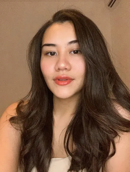 Berawal dari Aurel yang bertanya kepada Aaliyah tentang hal yang dirindukannya bersama sang ibu. Ternyata, berbincang dan berbicara ramai-ramai menjadi momen yang dirindukan. (Instagram/aaliyah.massaid)