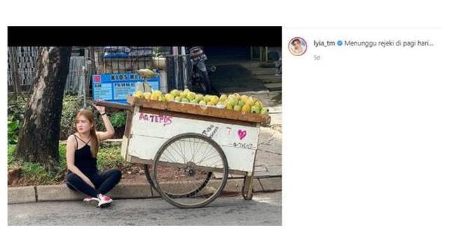 Tampil Sederhana, Ini 7 Potret Kocak Lyia Amelia yang Bikin Geleng Kepala