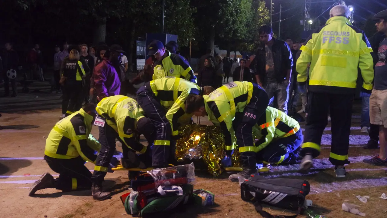 Korban kepanikan di Fan Zone Paris