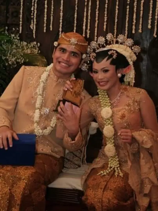 [Bintang] Rizky Hanggo dan Roro Hanggono