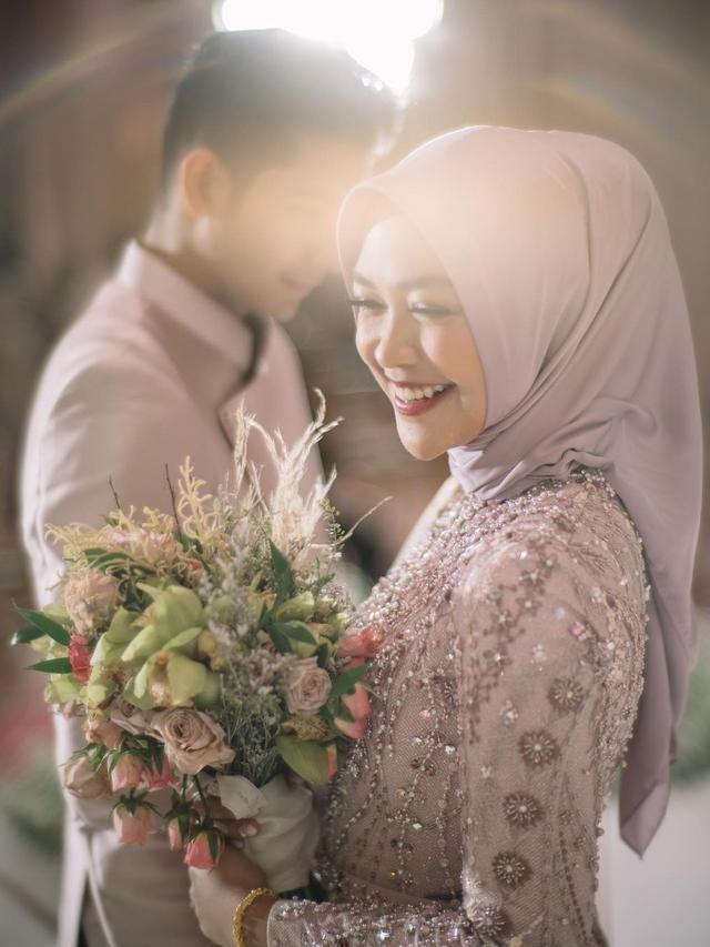 8 Detail Penampilan Ria Ricis saat Dilamaran Teuku Ryan, Menawan