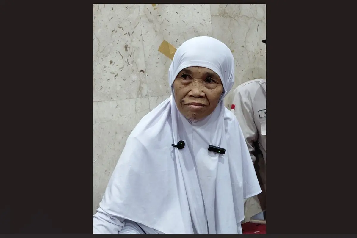 Mbah Painah, jemaah asal Wonosobo yang naik haji dari menjual daun pisang saat diwawancarai di Makkah, 7 Mei 2026.