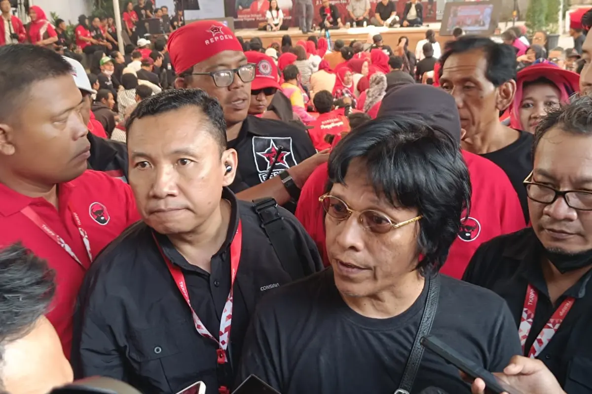 Politisi PDIP sekaligus Aktivis 98 Adian Napitupulu saat ditemui wartawan usai menghadiri acara Ngopi Banteng Bersama Repdem di kawasan Jakarta, Minggu (30/7/2023).