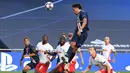 Bek Paris Saint-Germain (PSG), Marquinhos mencetak gol pertama untuk timnya  ke gawang RB Leipzig pada partai semifinal Liga Champions di Estadio da Luz, Lisbon, Selasa (18/8/2020). PSG melaju ke final Liga Champions setelah mengandaskan Leipzig  3-0.  (David Ramos/Pool Photo via AP)
