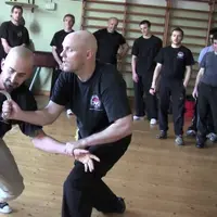 Digunakan sebagai senjata wajib bagi pasukan Amerika Serikat, di Indonesia kerambit malah semakin terlupakan.
