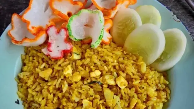 Resep nasi goreng kunyit telur asin. (dok. Cookpad @CuisineMe96)