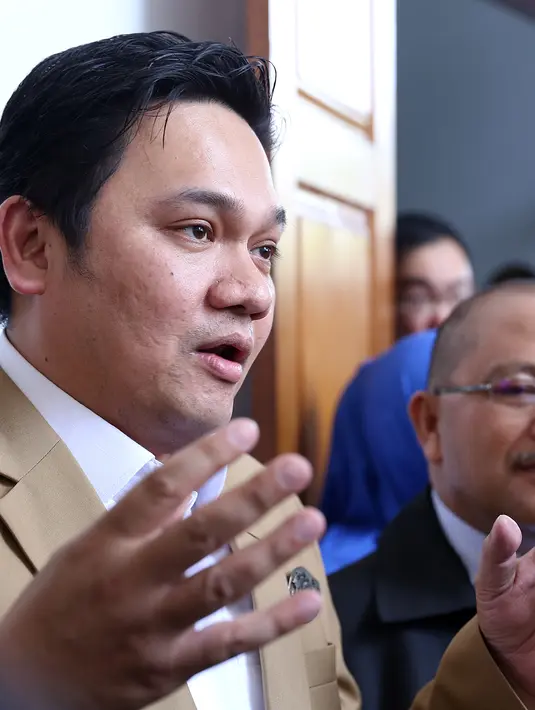 "Kita minta keadilan aja. Kritik itu tidak bisa diartikan kata per kata. Tapi dalam rangkaian cerita dan peristiwa," ujarnya membela diri di Pengadilan Negeri Jakarta Selatan, Senin (10/8/2015). (Galih W. Satria/Bintang.com)