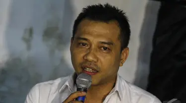 Penyanyi yang juga anggota DPR RI dari PAN Anang Hermansyah datang ke Konser Salam 3 Jari, Jakarta, Senin (20/10/2014) (Liputan6.com/Faizal Fanani)