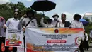 Ratusan orang yang tergabung dalam Aliansi Honorer Non Database BKN Gagal Calon Pegawai Negeri Sipil (CPNS) Indonesia menggelar Aksi Damai Jilid 2 Nasional di kawasan Silang Selatan Monumen Nasional, Jakarta Pusat, pada Senin (17/11/2025). Tampak dalam foto, massa dari Aliansi Honorer Non Database BKN Gagal Calon Pegawai Negeri Sipil (CPNS) Indonesia saat menggelar Aksi Damai Jilid 2 Nasional di kawasan Silang Selatan Monumen Nasional, Jakarta Pusat, pada Senin (17/11/2025). (merdeka.com/magang/Rendi Saputra)