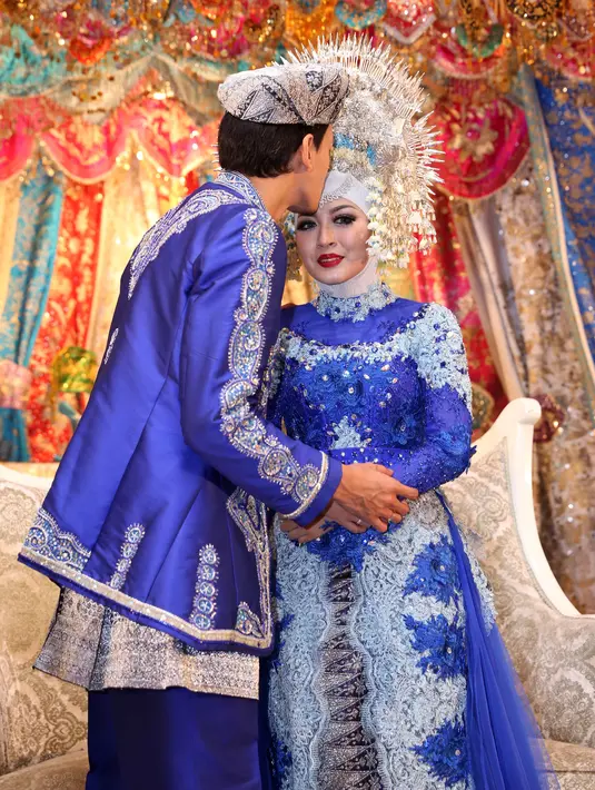 Setelah menjalani prosesi akad nikah, Fedi Nuril dan Vanny Widyasasti menggelar resepsi pernikahan di tempat yang sama yaitu gedung Panti Prajurit Balai Sudirman, Jakarta Selatan pada Minggu (17/1/2016). (Nurwahyunan/Bintang.com)