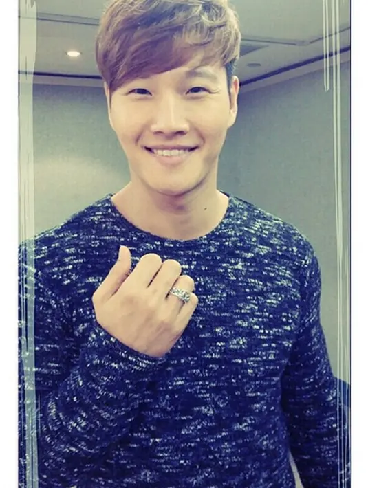 Menderita penyakit ini selama dua tahun, Kim pada awalnya tidak percaya bahwa ia menderita asam urat. Ia berpikir hanya sakit biasa yang tengah dialami dirinya saat itu, dan sang dokter pun dikabarkan telah salah mendiagnosa. (Instagram/kim_jong_kook)