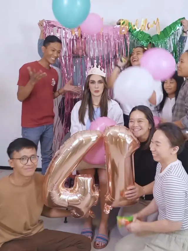 Luna Maya Rayakan Usia ke-41 Tahun Ini. [@lunamaya]
