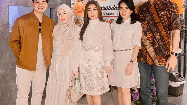 7 Kebersaman Julie Tan dengan Larissa dan Alvin Faiz, Selalu Berharap yang Terbaik