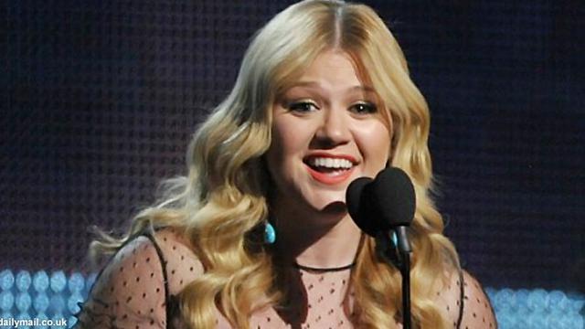 Kelly Clarkson Siap Rilis Album Natal Showbiz Liputan6 Com