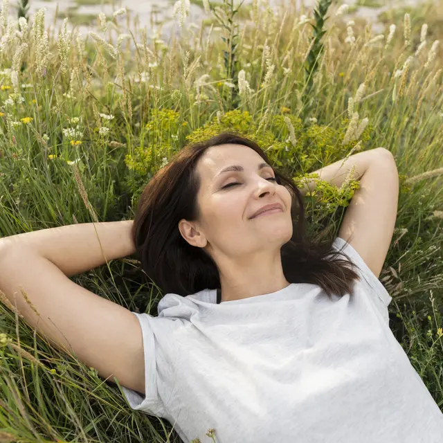 Pembawaannya tenang dan santai, 5 zodiak ini seolah nggak punya beban hidup