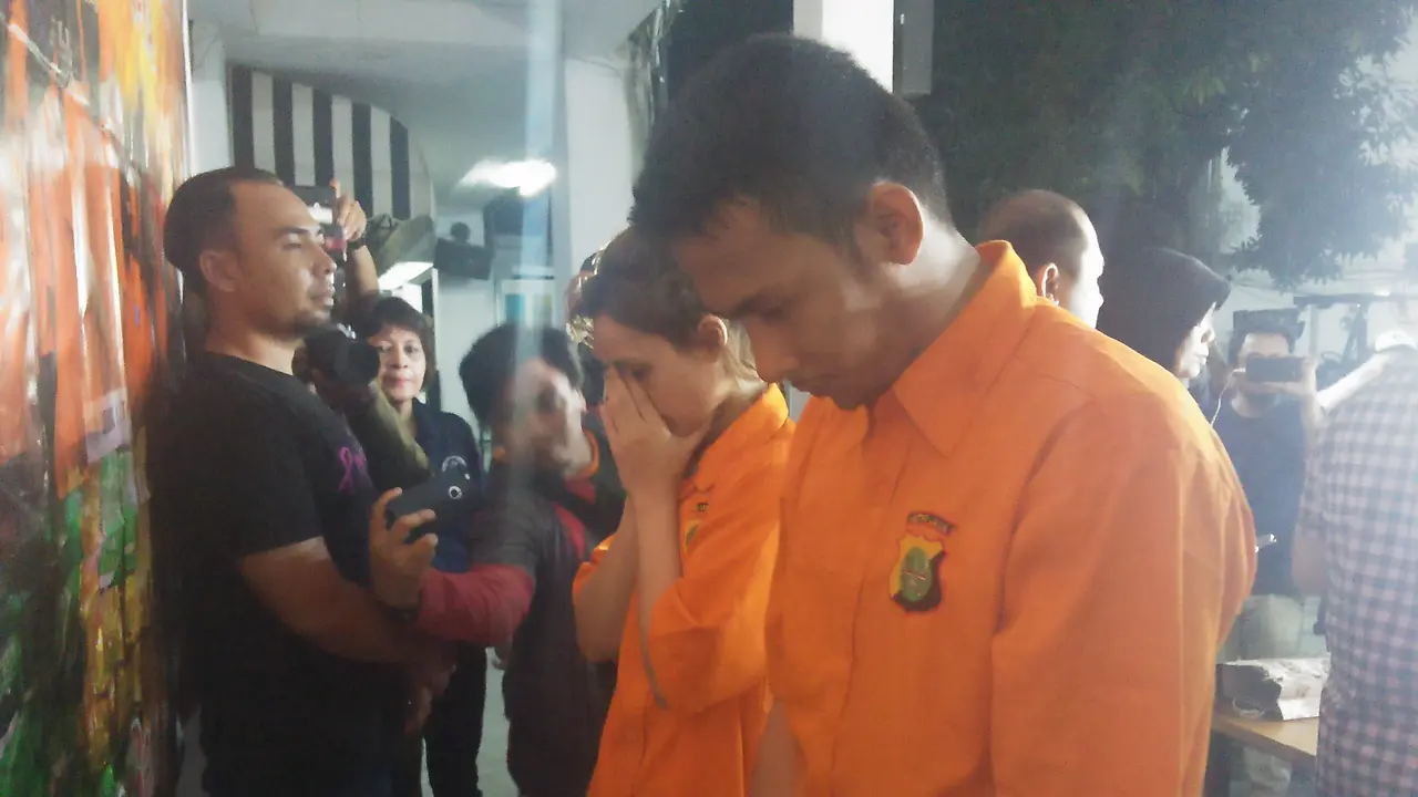 Artis berinisial SF