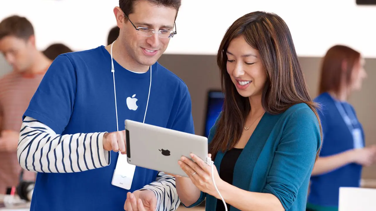 Petugas Apple Store
