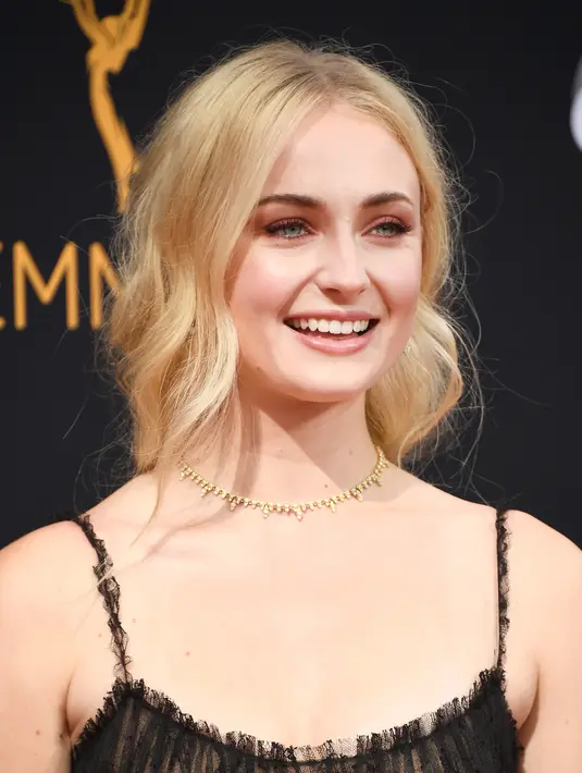 Rumornya, Joe menyukai sosok Sophie lantaran sifatnya yang mandiri. Selain itu, menurutnya Sophie berbeda dengan wanita lain yang pernah diajaknya berkencan. (AFP/Bintang.com)