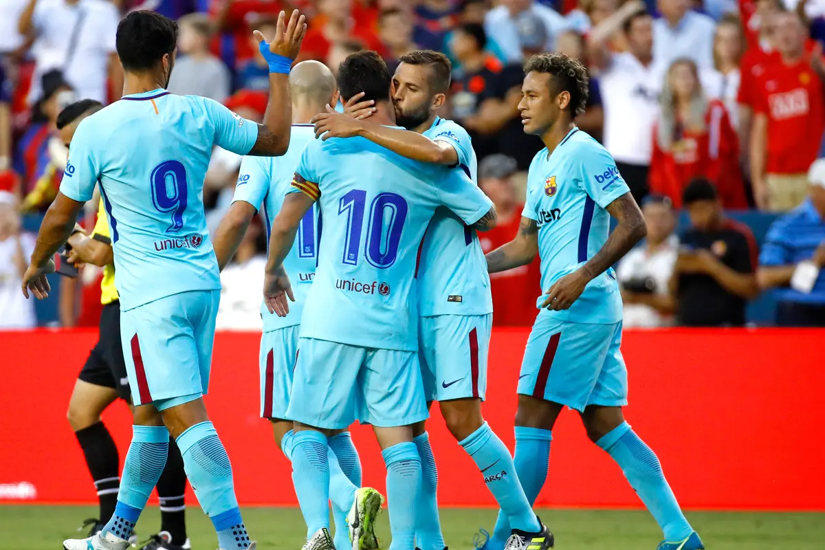 Pemain Barcelona rayakan gol Neymar ke gawang Manchester United pada pertandingan International Champions Cup, Rabu (26/7/2017). Gol Neymar bawa Barcelona kalahkan MU 1-0. (AP Photo/Patrick Semansky)