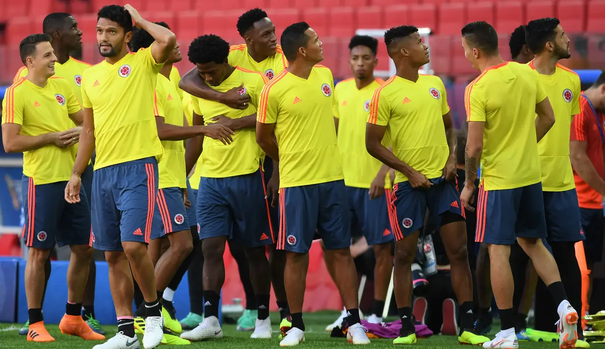 Para pemain Kolombia bersiap mengikuti sesi pelatihan jelang menghadapi Inggris pada babak 16 besar Piala Dunia 2018 di Stadion Spartak di Moskow, Rusia(2/7). (AFP Photo/Francisco Leong)