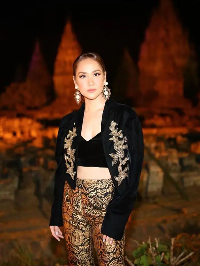 FOTO: Gaya Panggung Bunga Citra Lestari, Tampil Enerjik dan Memesona