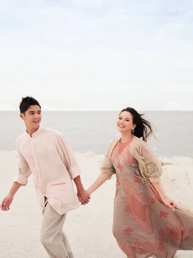 Bak Prewedding, 7 Pemotretan Al Ghazali dan Alyssa Daguise di Pinggir Pantai