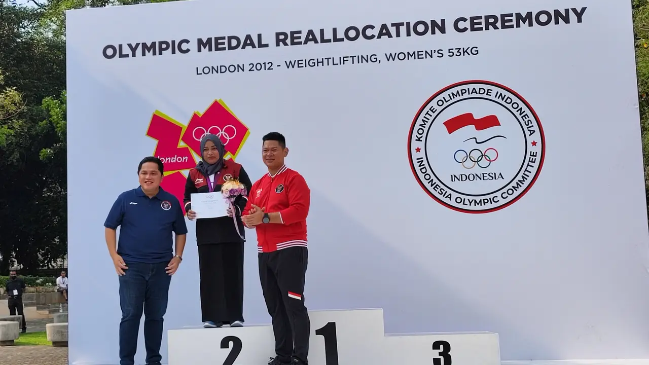 Citra Febrianti akhirnya dikalungi medali perak Olimpiade 2012