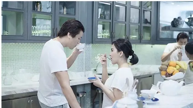 7 Potret Syahrini Saat 'Di Rumah Saja', Makin Mesra dengan Suami