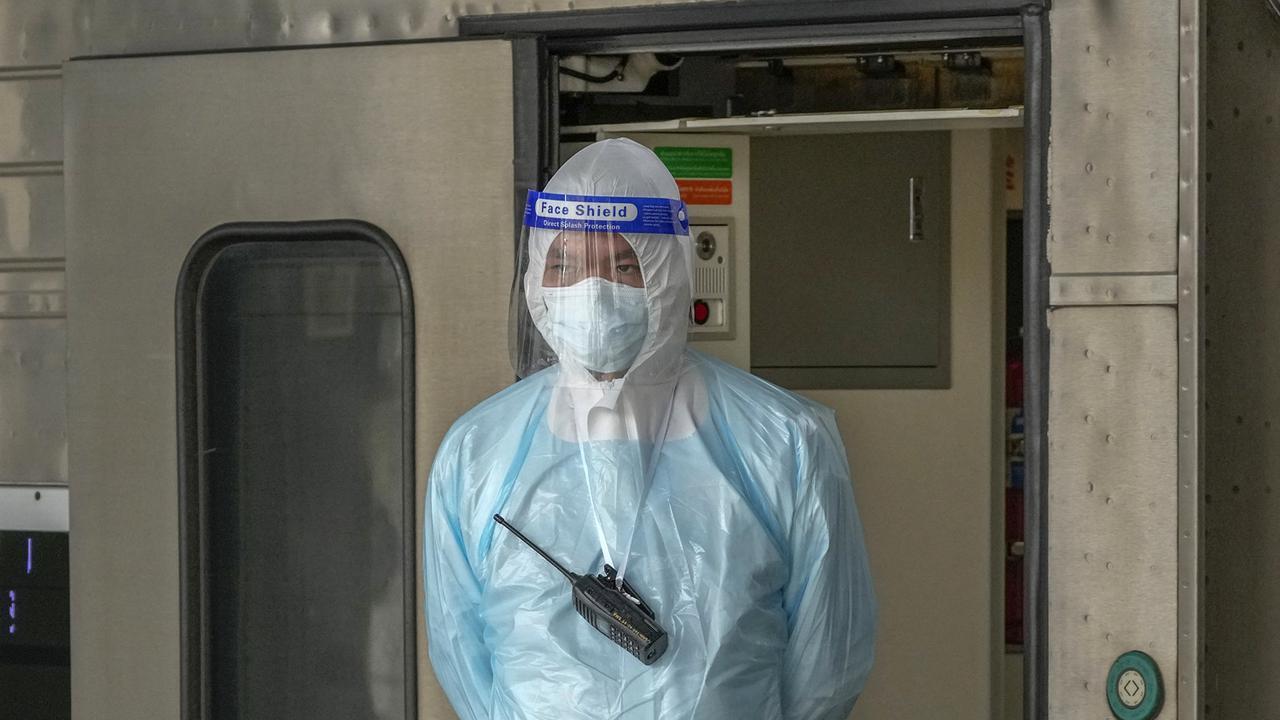 FOTO: Kewalahan, Thailand Kirim Pasien COVID-19 dari Bangkok ke Kota Asal