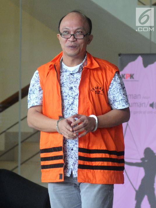 Ekspresi anggota DPRD Sumut Tohonan Silalahi usai menjalani pemeriksaan lanjutan di Gedung KPK, Jakarta, Senin  (18/3). Tohonan Silalahi diperiksa sebagai tersangka untuk melengkapi berkas. (merdeka.com/Dwi Narwoko)