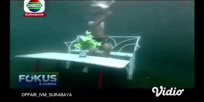 VIDEO: Berenang di Pemandian Tirtosari Lumajang Sambil Swafoto Bawah Air