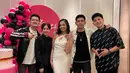 Menginjak usia 20 tahun, penyanyi dengan nama lengkap Lyodra Margareta Ginting ini makin dewasa. Dengan polesan makeup natural, sahabat Ziva Magnolya ini kian pancarkan pesonanya. Tak hanya Lyodra, keluarga dan sahabat juga ikut bahagia karena usia Lyodra bertambah. Pose rangkul Lyodra bikin salah fokus, Riza dan Lyodra didoakan langgeng dan berjodoh. (Liputan6.com/IG/@rizasyah_14)
