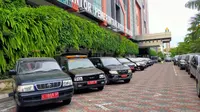 Mobil dinas ASN Surabaya dilarang dipakai mudik. (Dian Kurniawan/Liputan6.com).