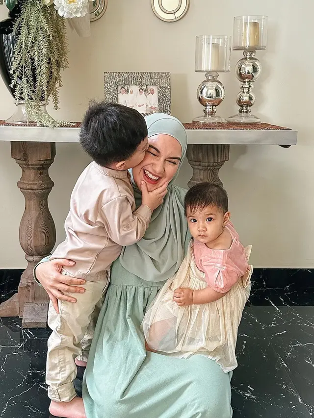 6 Potret Irish Bella Rayakan Lebaran Tanpa Ammar Zoni, Tetap Bahagia dengan Anak