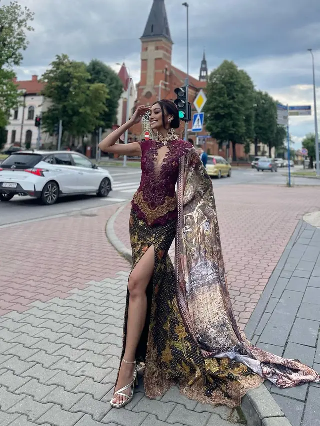 Pesona Adinda Cresheilla Pakai Kebaya di Miss Supranational 2022, Raih Top 15 Miss Elegance