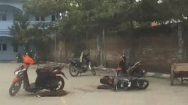 Bentrokan di Ponpes Jember, Masjid Rusak dan 10 Motor Dibakar