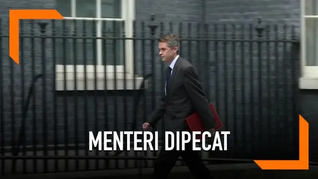 Menteri Pertahanan Inggris Gavin Williamson tiba-tiba dipecat oleh PM Theresa May. Pemecatan terkait dugaan bocornya informasi masuknya Huawei ke Inggris.