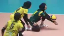 Pevoli putri Gresik Petrokimia Pupuk Indonesia berusaha mengembalikan bola dari pemain Jakarta Pertamina Fastron pada pertandingan lanjutan seri pertama putaran kedua Proliga 2023 yang berlangsung di GOR Tridharma Gresik, Minggu (5/2/2023). (Dok. Proliga)