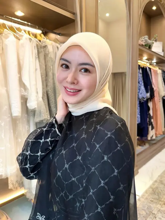 Mix and Match Hijab Segiempat ala Ayana Moon (Instagram/@xolovelyayana)