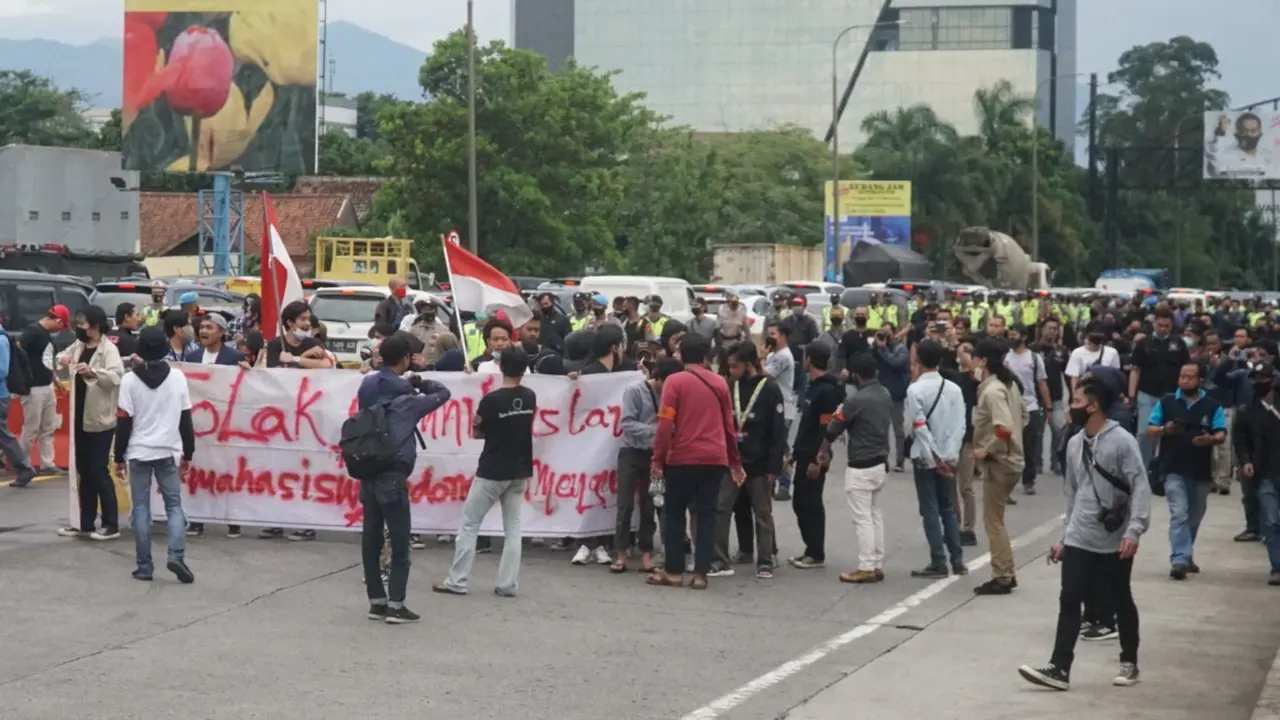 Demo Tolak Omnibus Law